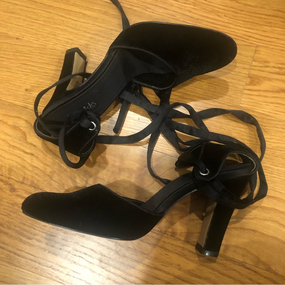Fredericks Of Hollywood Soft Velvet Black Ankle Lace Up Straps Pump 5